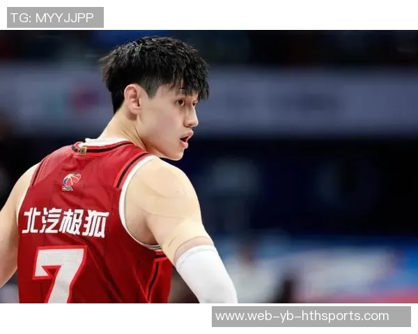 费尔南德斯盛赞曾凡博努力拼搏明日有望迎来首秀机会